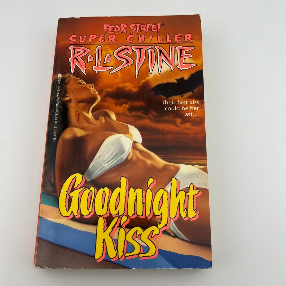 R.L. Stine‎ Fear Street Super Chiller Goodnight Kiss 1992 Paperback